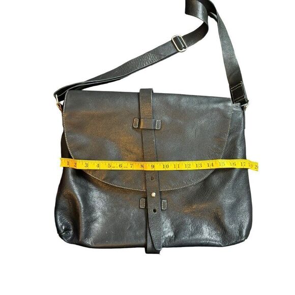 Kenneth Cole Black Leather Messenger Bag - Adjustable Strap - 16" x 12" - Picture 2 of 15